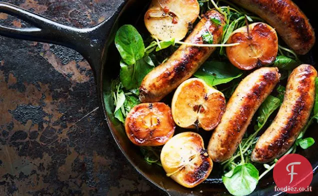 Salsiccia scottata in padella con mele Lady e crescione