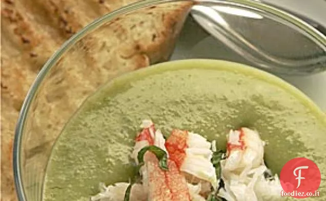 Bisque di piselli dolci refrigerati con granchio Dungeness e menta
