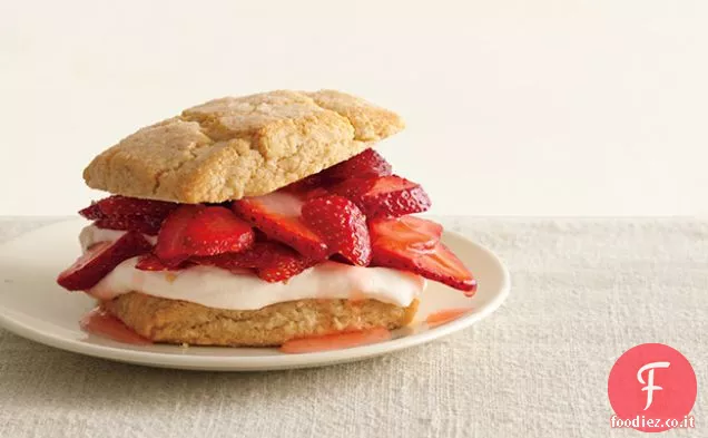 Shortcakes alla fragola di mandorle e avena