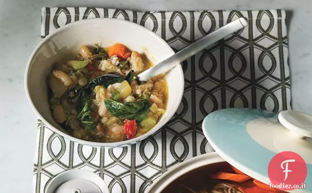 Zuppa d'orzo con verdure, finocchio, limone e aneto