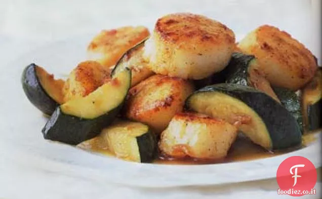 Capesante al curry scottate con zucchine