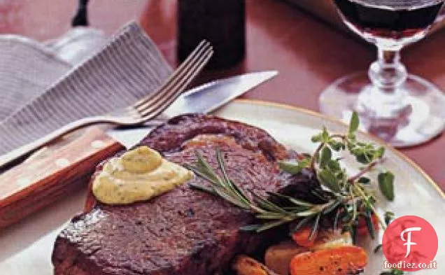 Costata arrostita con salsa di senape alle erbe e ortaggi a radice