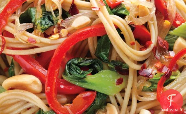 Hot-and-Sour Peanutty Noodles con Bok Choy