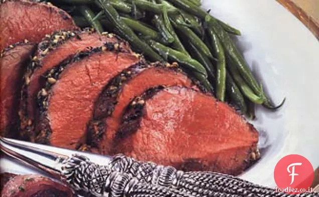 Filetto di manzo in crosta di erbe e aglio con gusto di pepe rosso e giallo