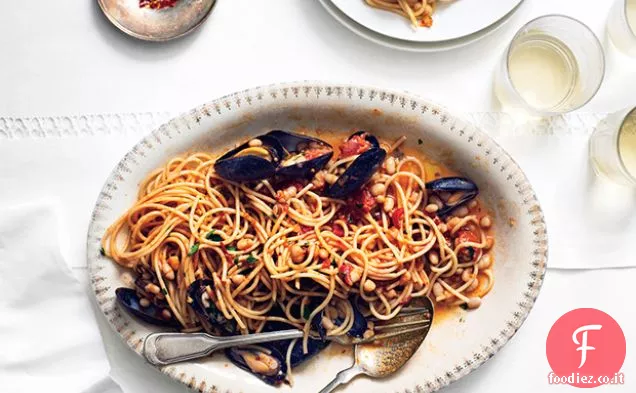 Spaghetti con Cozze e Fagioli Bianchi