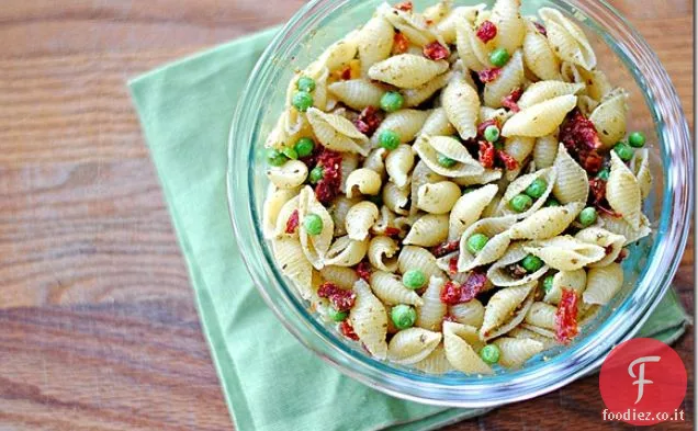 Conchiglie Con Pesto, Piselli e pomodori secchi