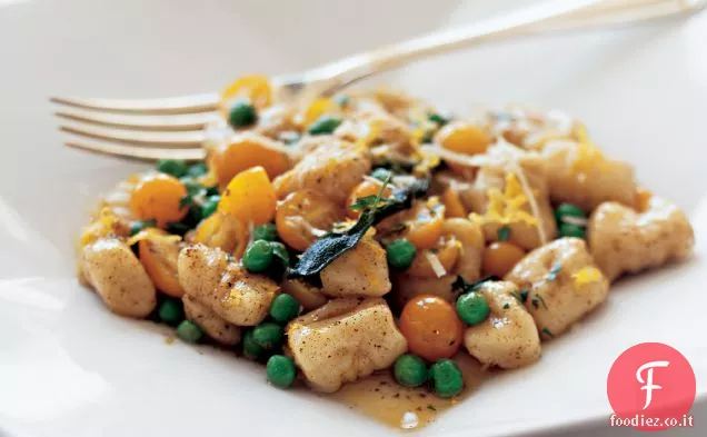 Gnocchi con Piselli Dolci, Pomodori e Burro di Salvia