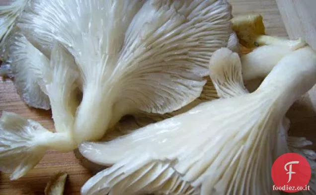 Funghi, piselli ed erbe per la primavera