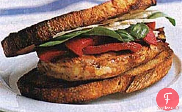 Pollo alla griglia e panini al pepe arrosto