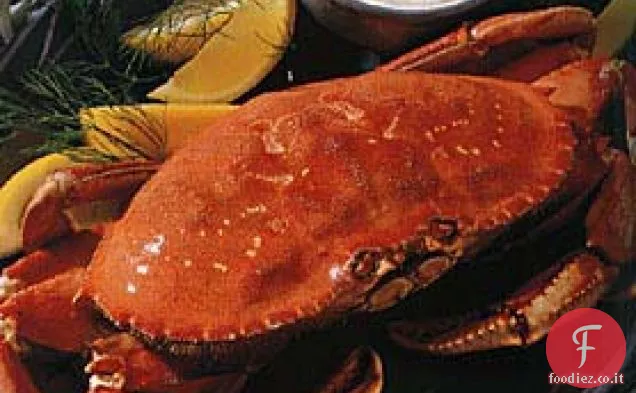 Cracked granchio con salsa di immersione caviale