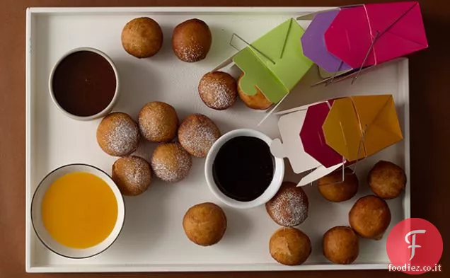 Bomboloni con Espresso al Cioccolato, Caramello al Whisky e Salse Clementine