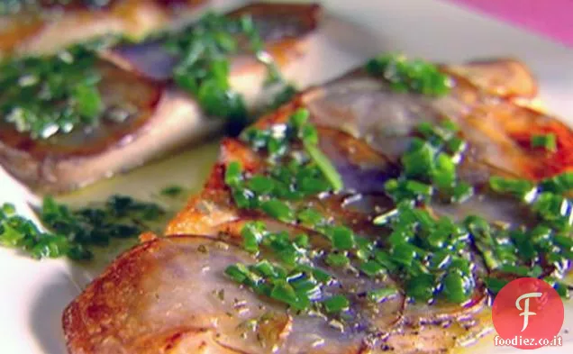 Tilapia con Crosta di Patate Viola e Olio di Rosmarino all'Erba Cipollina