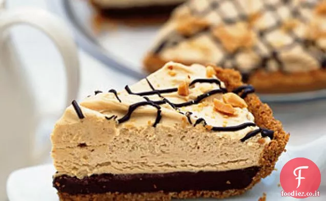 Torta di mousse al burro di arachidi con fondo nero
