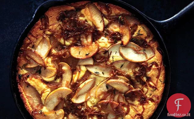 Pane di mais con mele caramellate e cipolle