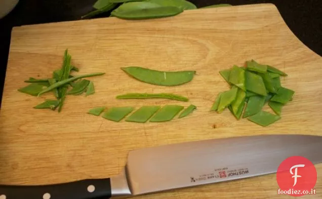 Insalata di piselli primaverili con vinaigrette di rafano e menta