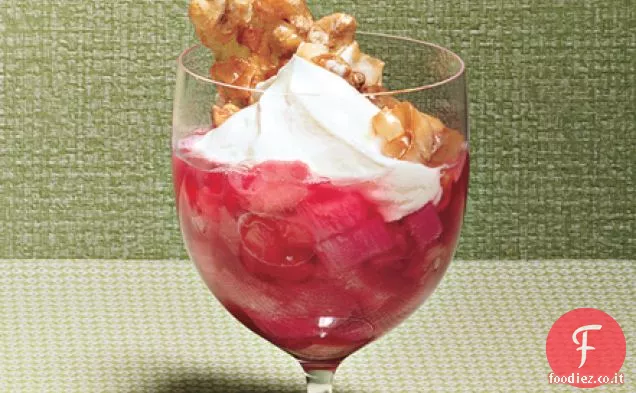 Composta di rabarbaro caldo con scricchiolio di noce di cocco