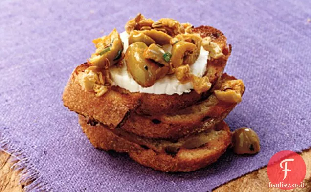 Crostini di Olive Verdi e Caprini