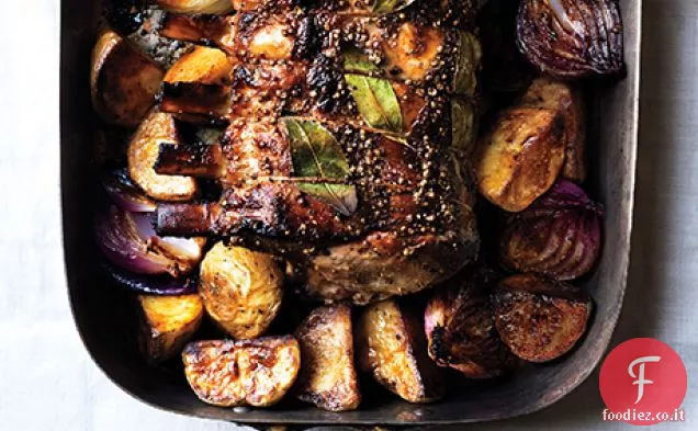 Arrosto di maiale in salamoia con patate e cipolle