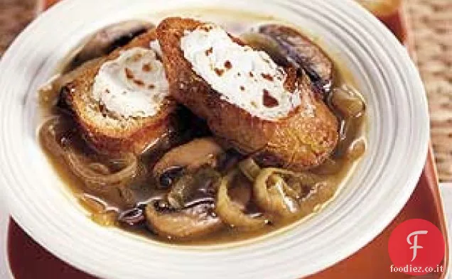 Zuppa di Cipolle caramellate e Funghi Portobello con crostini di Capra