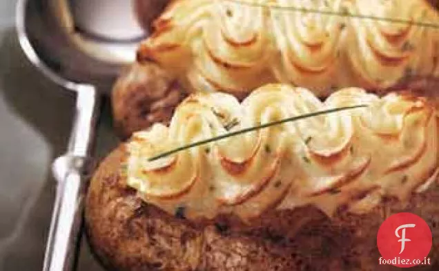 Patate al forno due volte con formaggio di capra ed erba cipollina
