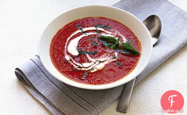 Zuppa di peperoni rossi arrostiti con crema all'arancia