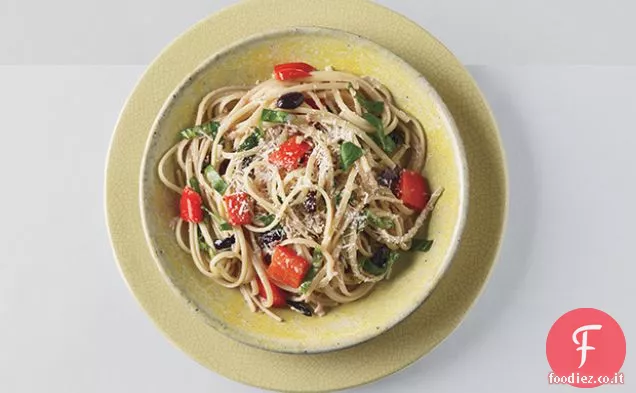 Linguine con Peperoni Rossi e Olive Kalamata