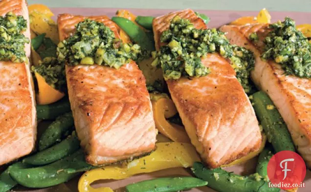 Salmone con piselli, peperoni gialli e aneto-Pistacchio Pistou