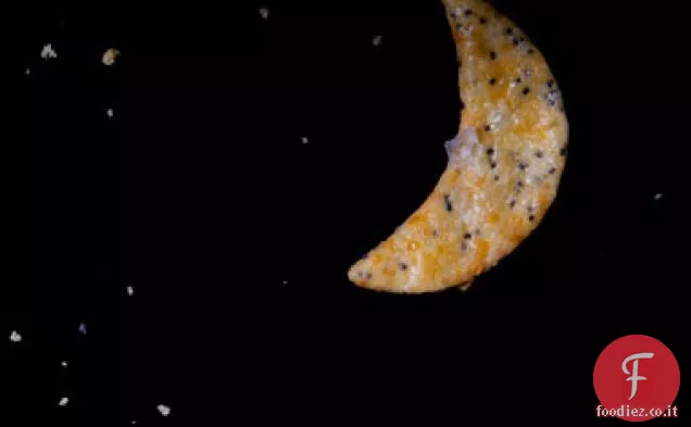 Cracker di luna di cheddar di papavero