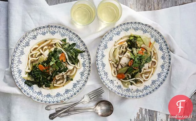 Filetti di merluzzo nero in camicia in brodo di cinque spezie con Baby Bok Choy e Udon