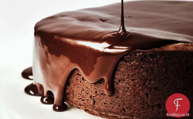 Torta al cioccolato più scura con glassa di vino rosso