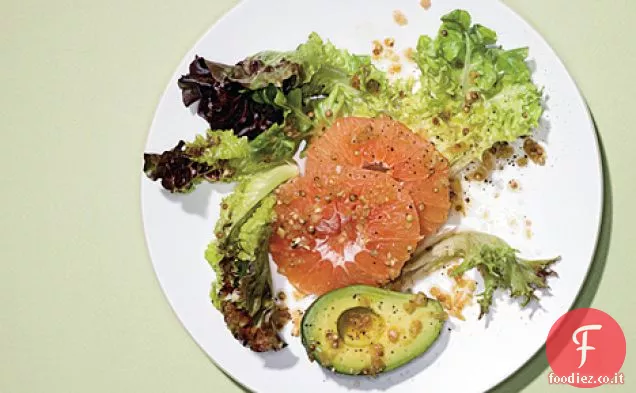 Insalata di avocado e pompelmo rosa con coriandolo