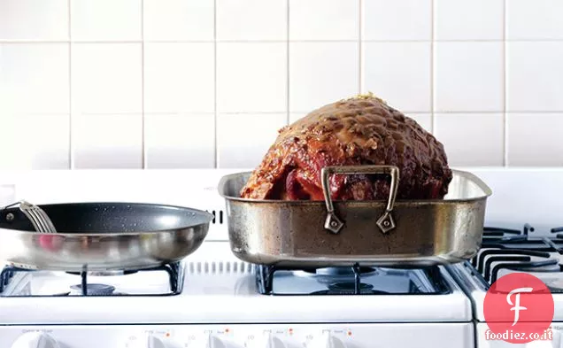 Prosciutto di Pasqua con pangrattato dorato e salsa di Madeira