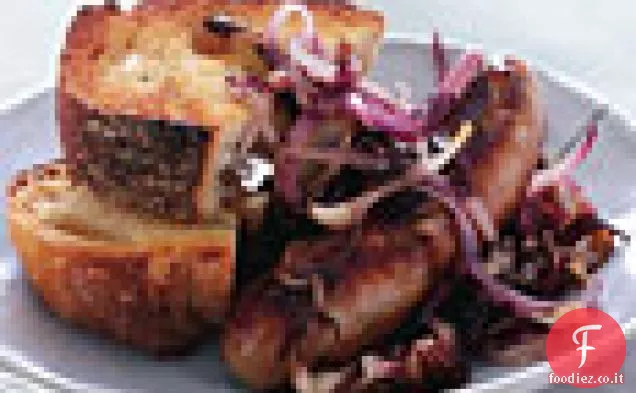 Salsicce con Cipolle Rosse Caramellate e Radicchio