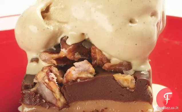 Brownies a strati con Caramello al Cioccolato Bianco e gelato al Cacao