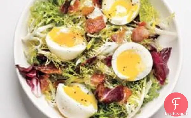 Friseé con pancetta e uova cotte