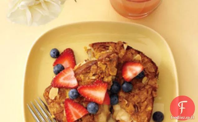 Pane tostato francese ripieno di banana in crosta di cornflake