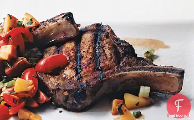 Braciole di maiale alla griglia con pomodoro pesca gusto