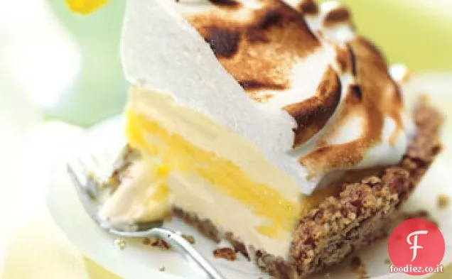 Torta di gelato al limone meringa in crosta di noci pecan tostate