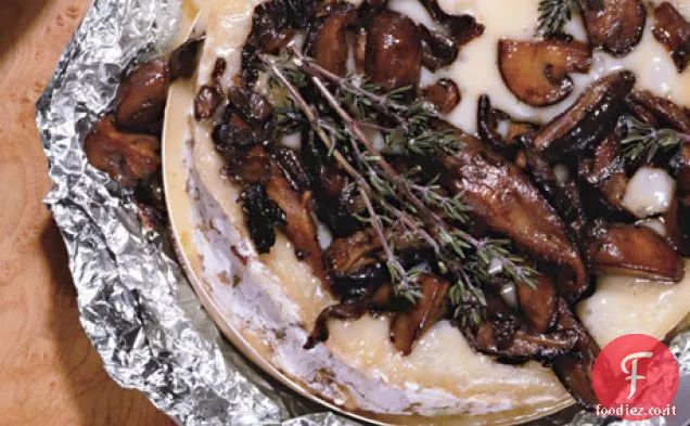Brie al forno con funghi e Timo