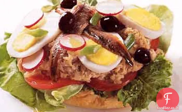 Panino al tonno Niçoise (Pan Bagnat)