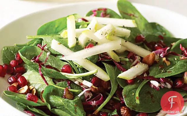 Insalata di Spinaci Melograno con Pere e Nocciole