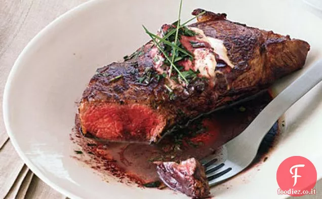 Bistecche di New York con salsa Boursin e Merlot