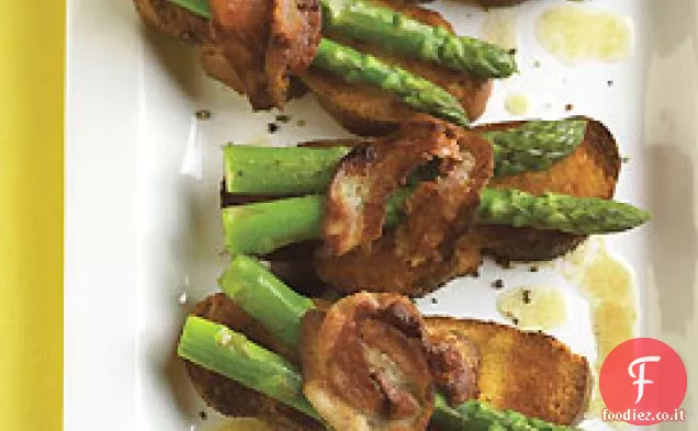 Pane tostato caldo agli asparagi con Pancetta e Vinaigrette