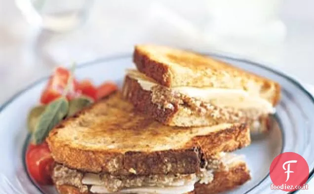 Panini Tostati con Mandorle e Pecorino