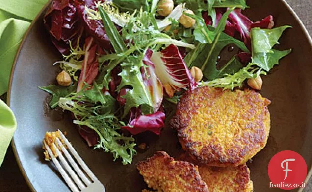 Frittelle di zucca e ceci con verdure invernali e insalata di nocciole