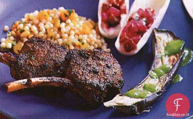 Barbabietola e Jícama su indivia con salsa di yogurt all'aglio