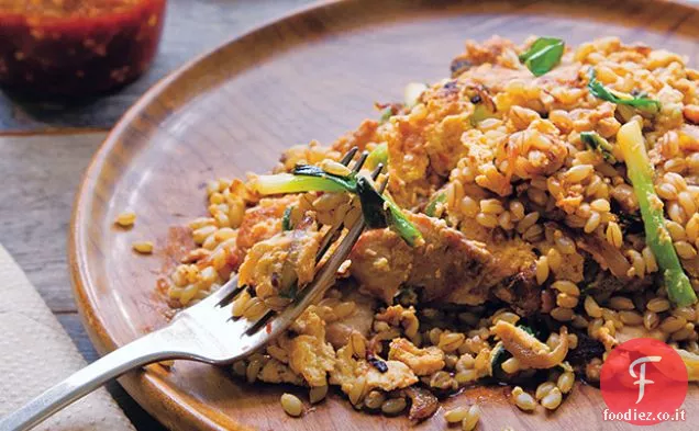 Yam Kai (uova tailandesi) con avanzi di cereali