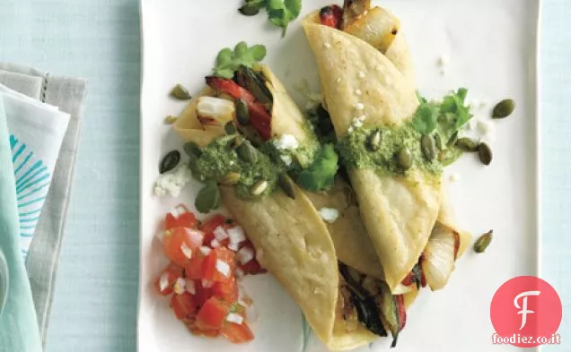 Enchiladas di zucchine e peperoncino con due Salse