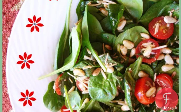 Insalata di spinaci con pinoli tostati