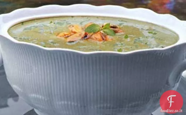 Crema fredda di zuppa di zucchine con cozze e menta fresca